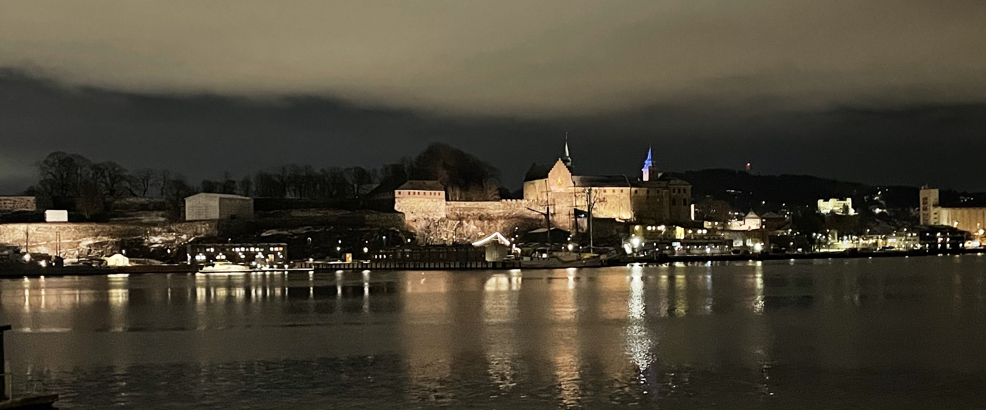Akershus Festning at night